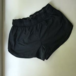 Rare EUC Black Lululemon Roll Down Shorts Size 4